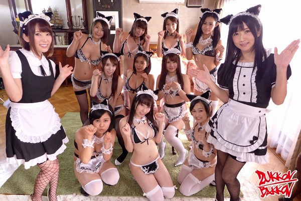 おっぱいが全部で24房！巨乳も美乳も何でもあるHなメイドさんとのハーレム大乱交！